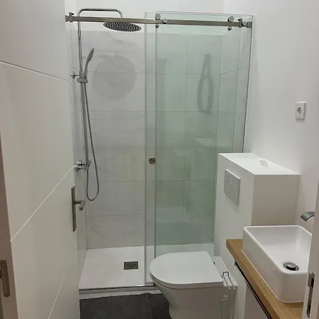 Affittacamere Modern Bedroom In Lisbona