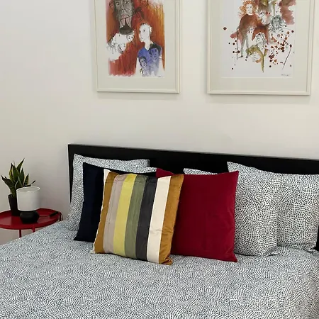 Modern Bedroom In Guest house Lisbon
