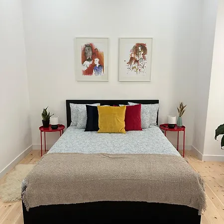 Modern Bedroom In Lisbona