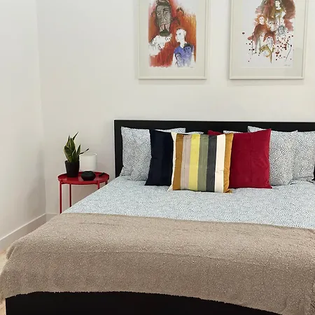 Modern Bedroom In ゲストハウス 3*